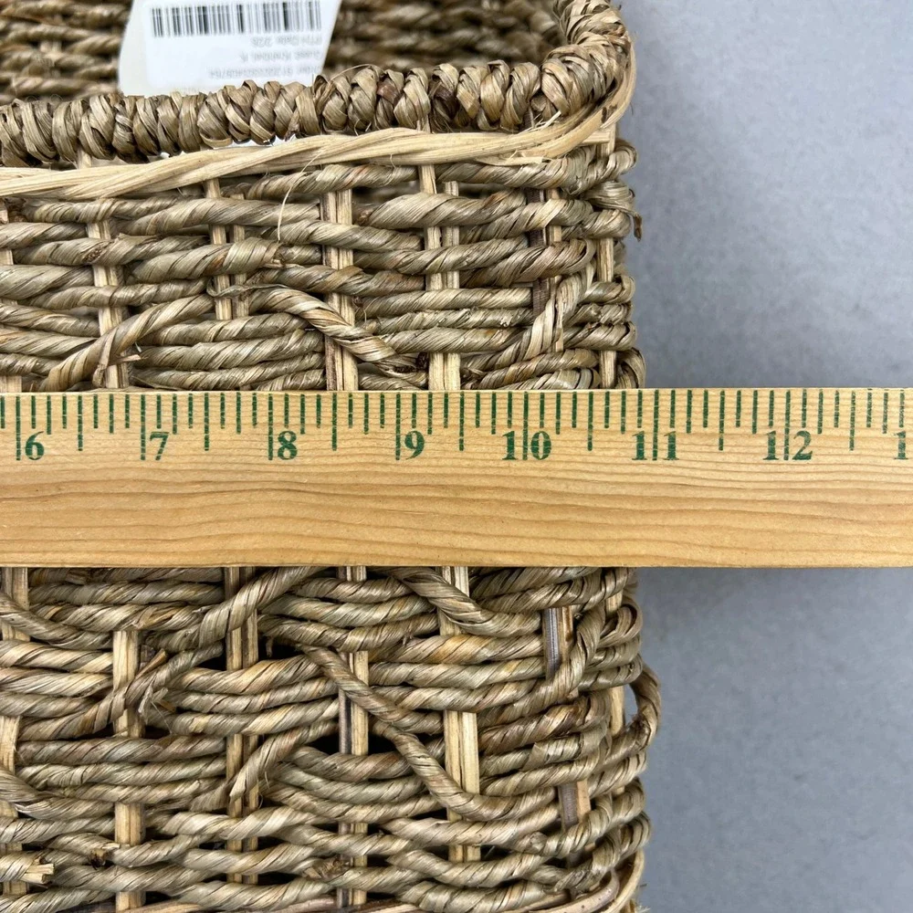 Threshold woven hanging